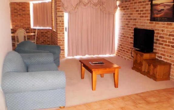 Lake Haven Motor Inn Gorokan Room photo