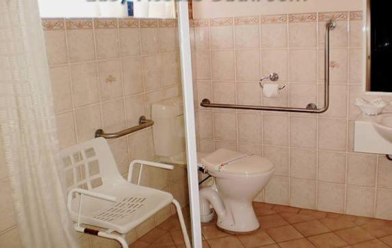 Lake Haven Motor Inn Gorokan Room photo
