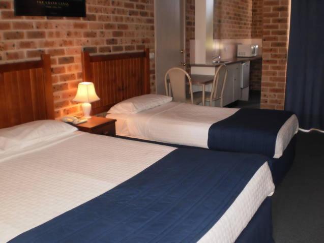 Lake Haven Motor Inn Gorokan Room photo