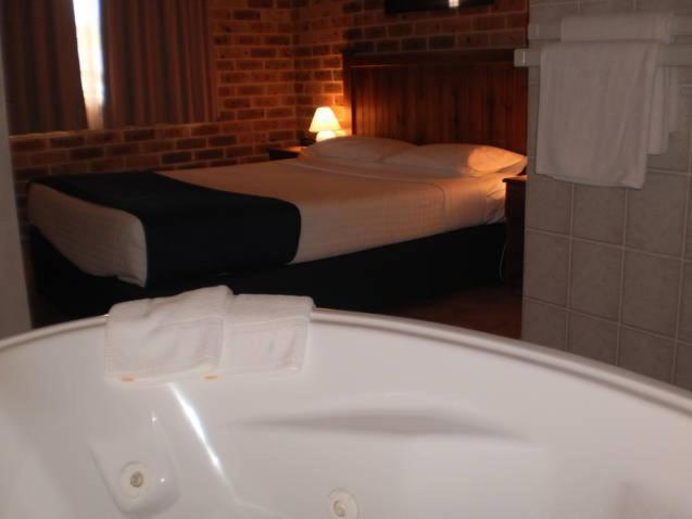 Lake Haven Motor Inn Gorokan Room photo