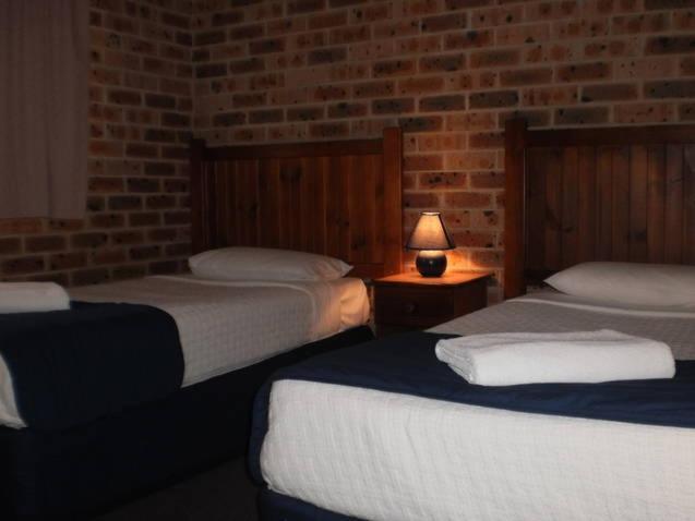 Lake Haven Motor Inn Gorokan Room photo