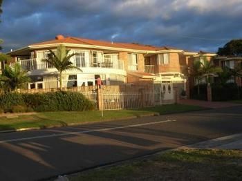 Lake Haven Motor Inn Gorokan Exterior photo